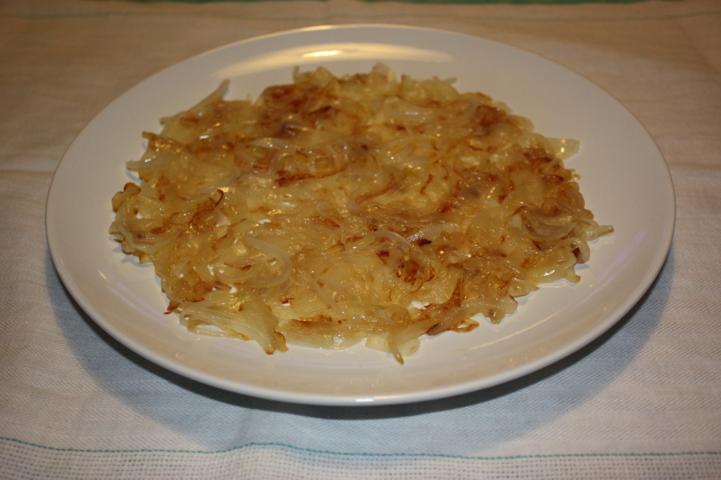 Funghi saltati su letto di cipolla dorata - letto di cipolla