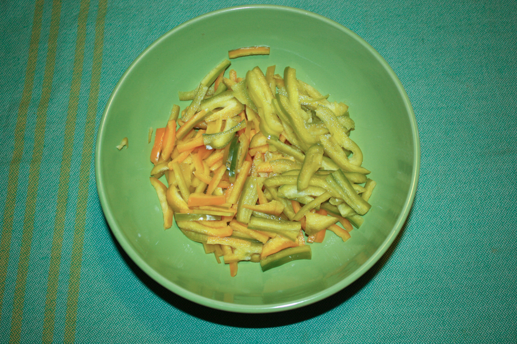 insalata di farro - tagliare i peperoni