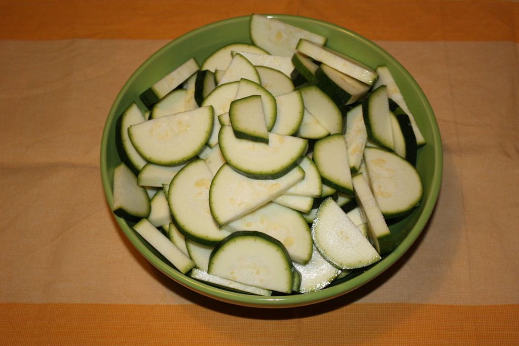 zucchine alle erbe aromatiche - taglio le zucchine