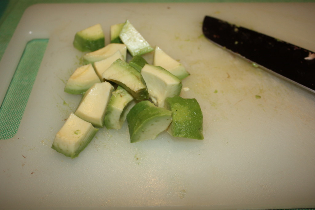Insalata mista con avocado - taglio l'avocado