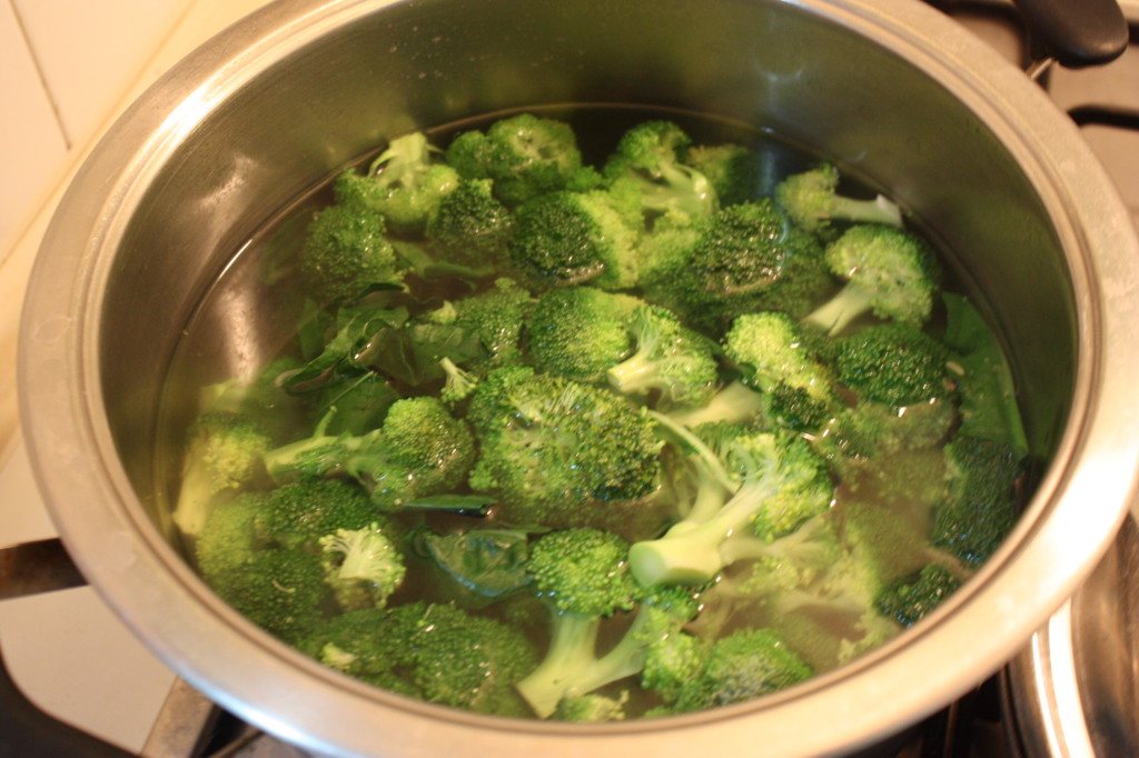 pipe con broccoli e porri - lessare i broccoli