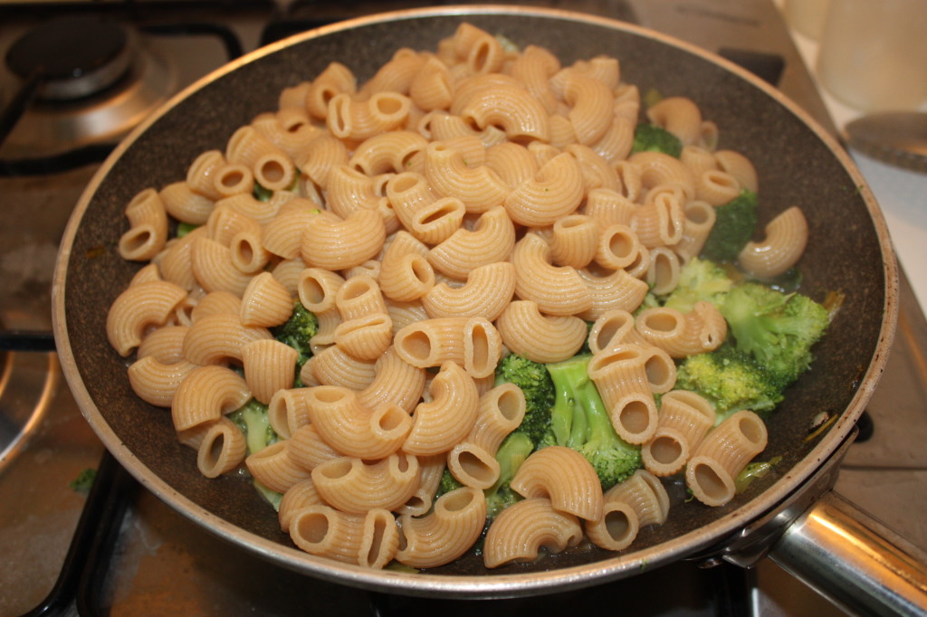 pipe con broccoli e porri - aggiungo la pasta