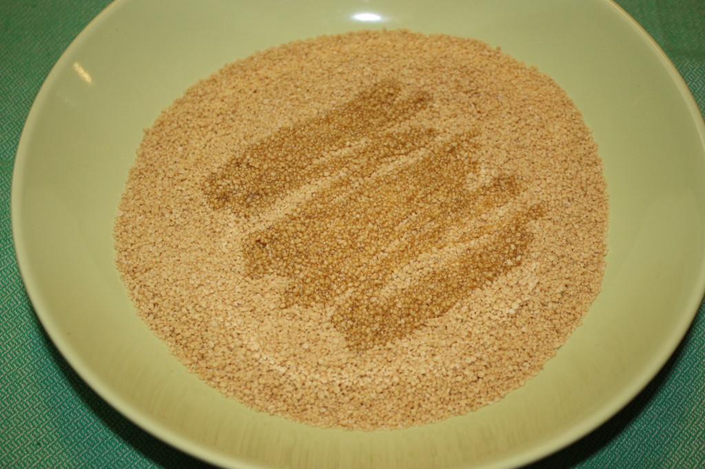 come cucinare il cous cous - mescoliamo con olio