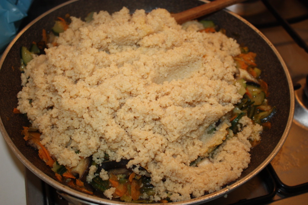 cous cous alle verdure - aggiungere il cous cous