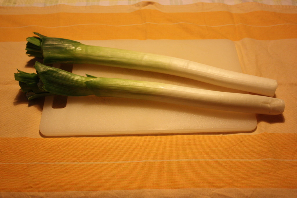 vellutata di porri e carote - tagliare i porri