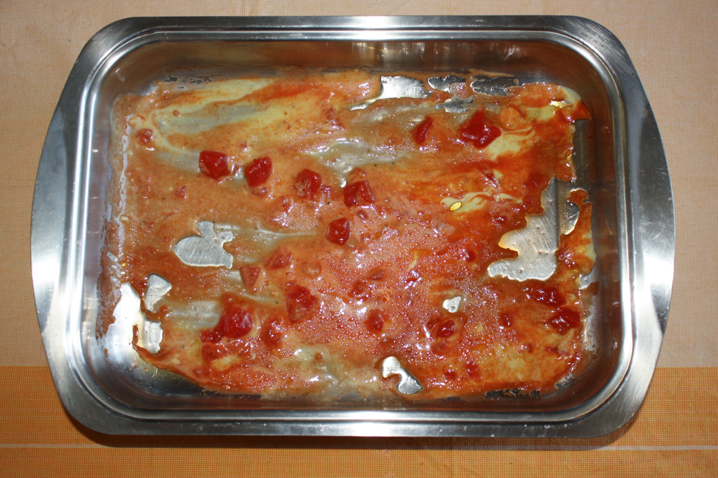 parmigiana di zucchine - foderare il fondo della teglia