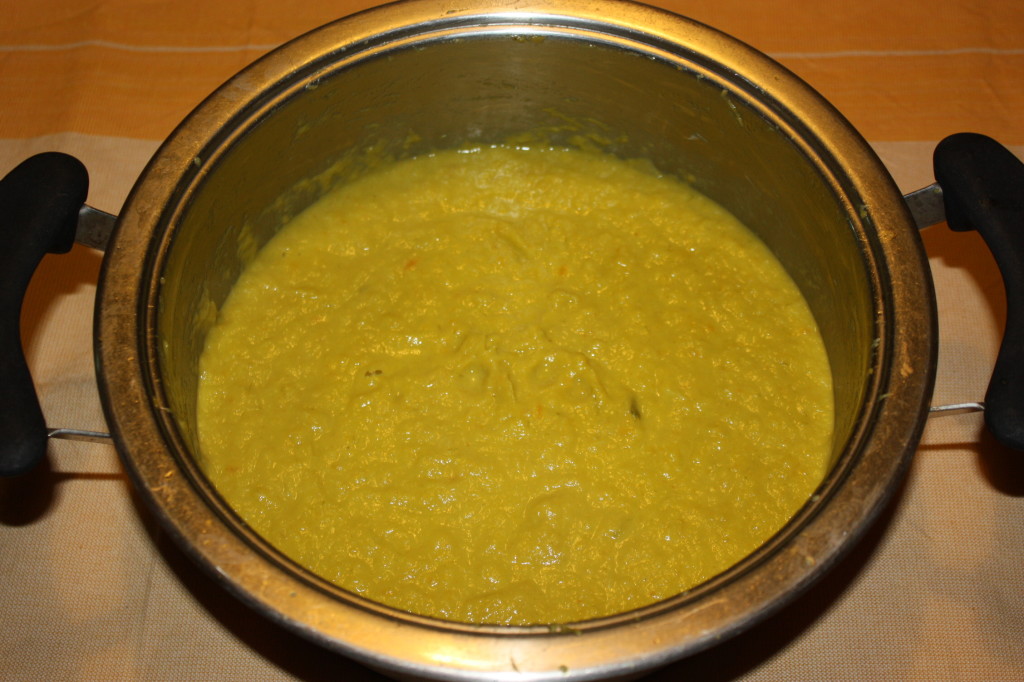 vellutata di porri e carote - frullare le verdure