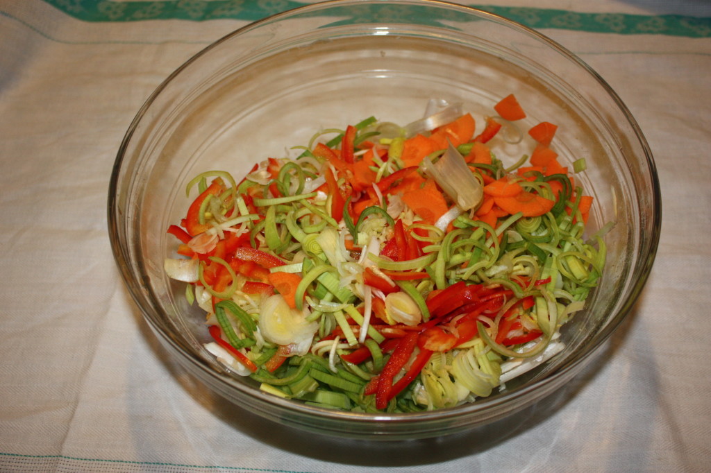 torta salata con tofu e verdure - tagliare le verdure