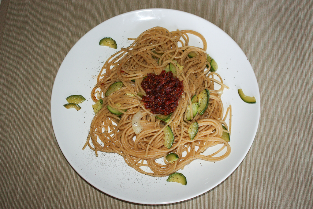 Spaghetti Alle Zucchine E Pesto Di Pomodori Secchi