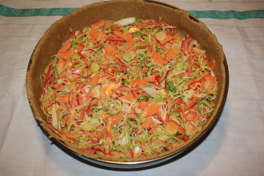 torta salata con tofu e verdure - versare le verdure