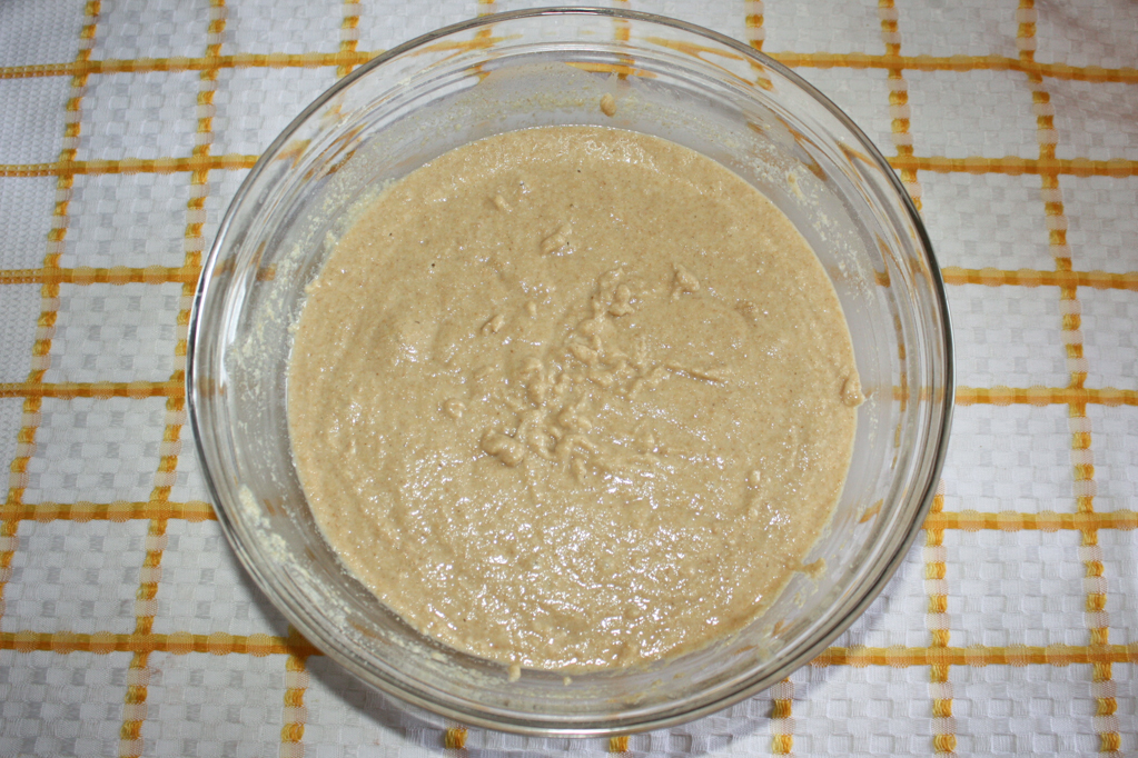 torta alle pesche - unire tutti gli ingredienti
