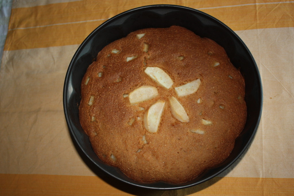 torta yogurt e pere - sfornare