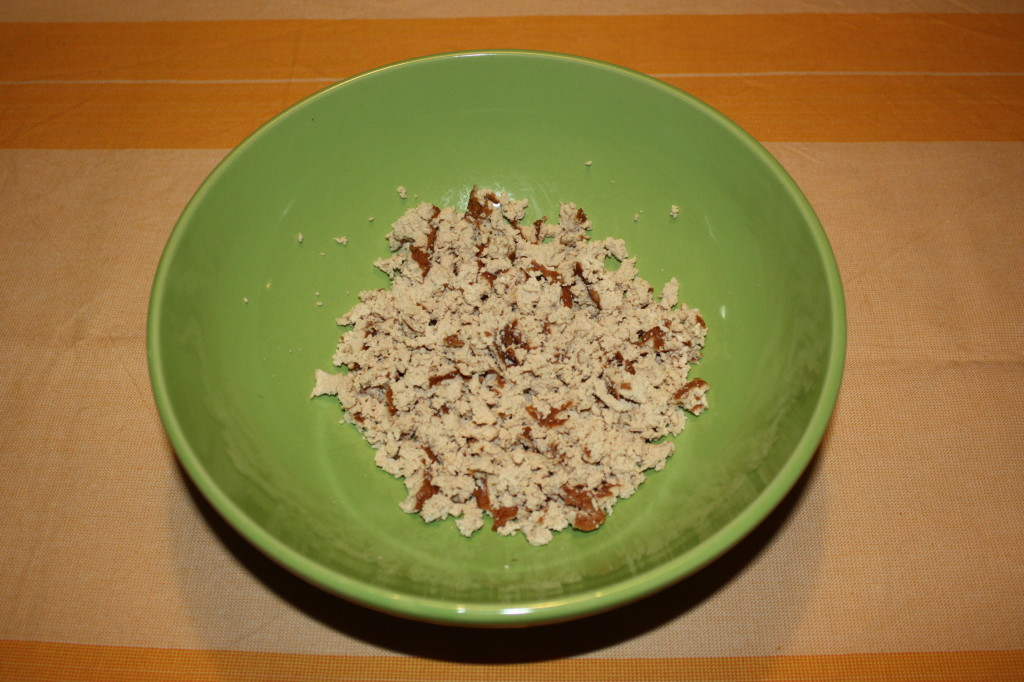 tofu strapazzato al curry - sbriciolare il tofu