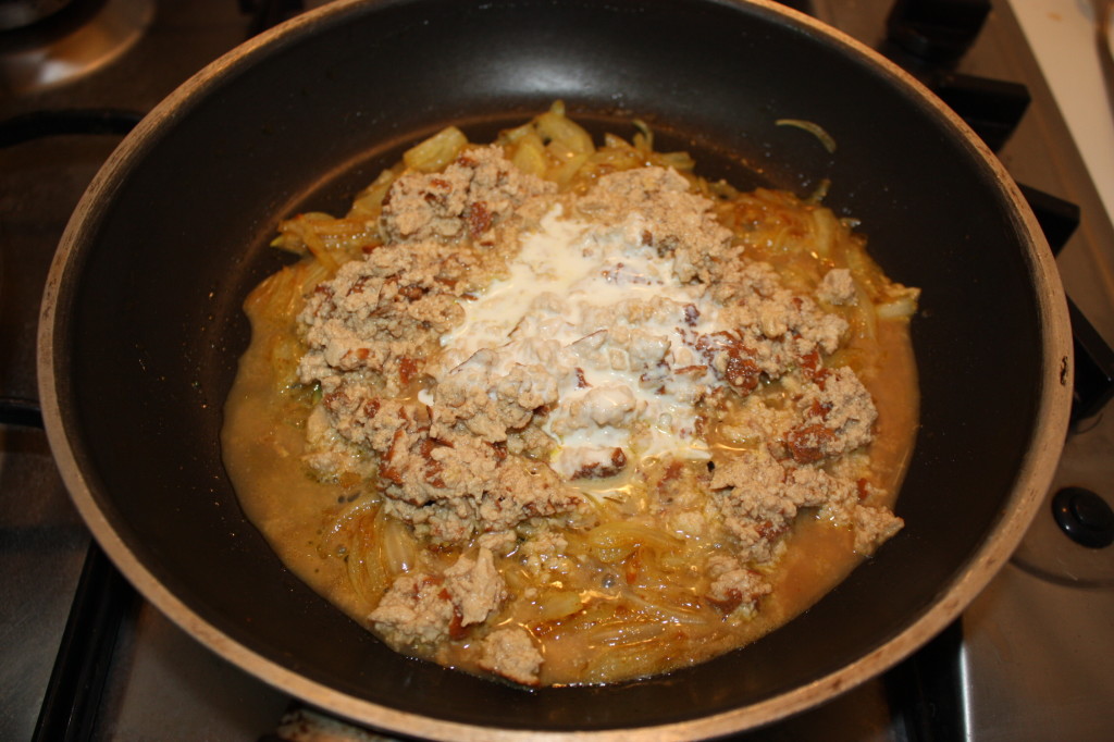 tofu strapazzato al curry - aggiungere la panna