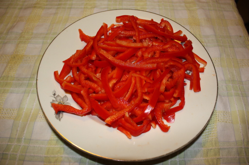 strudel di verdure - tagliare i peperoni