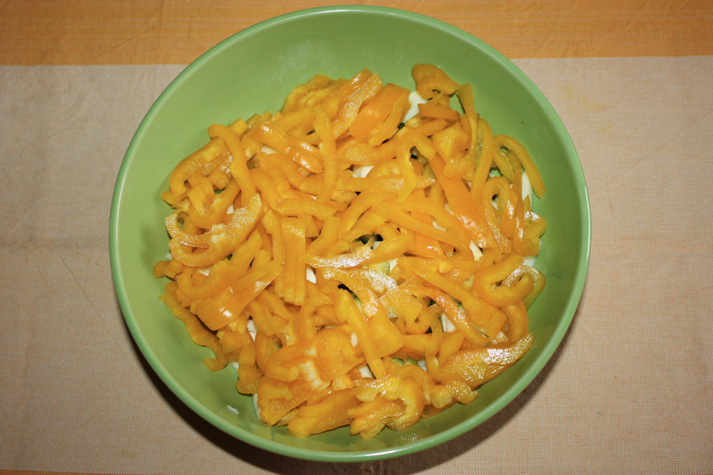 riso saltato con zucchine e peperoni - tagliare i peperoni