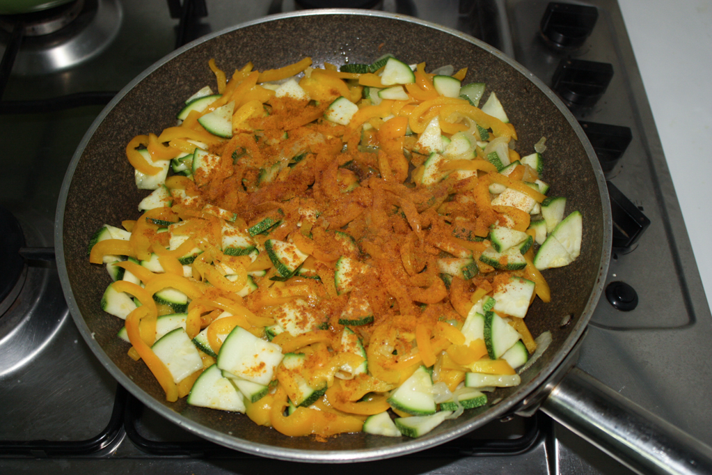 riso saltato con zucchine e peperoni - aggiungere le spezie