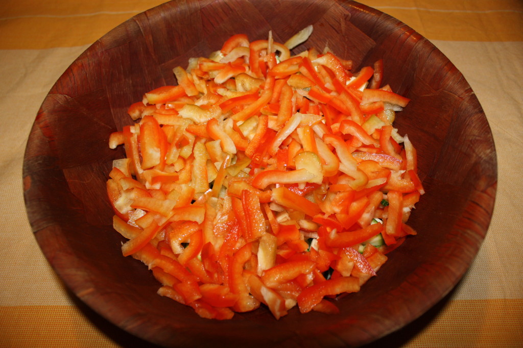 muffin salati - tagliare i peperoni