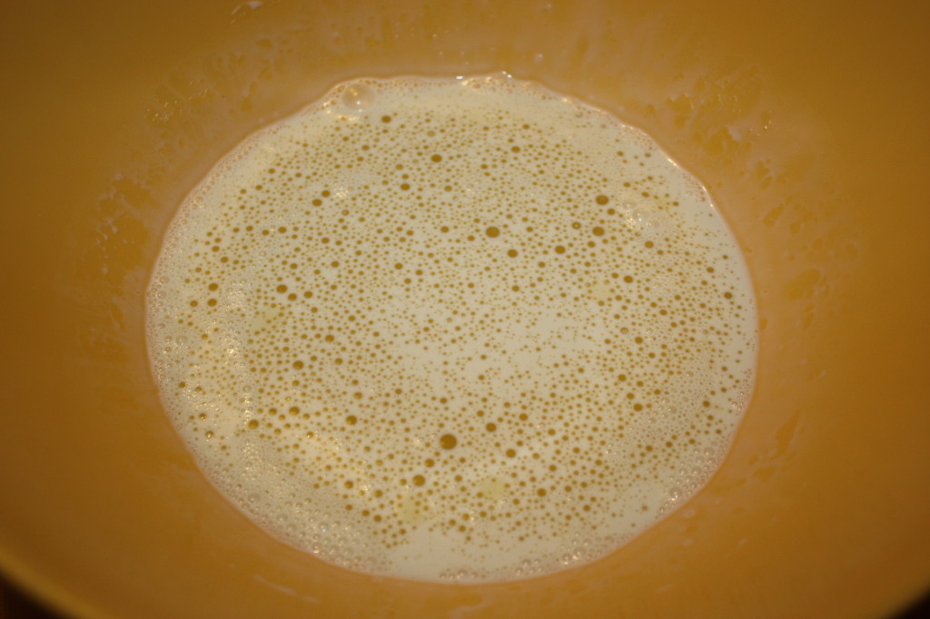 muffin salati - unire ingredienti liquidi