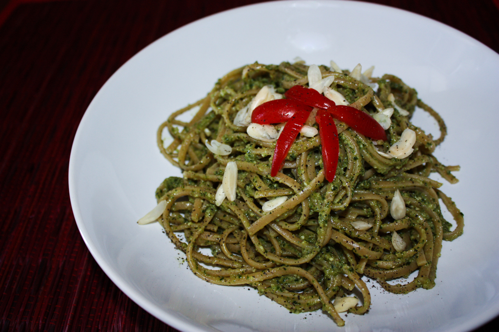 Linguine Con Pesto Di Zucchine E Mandorle
