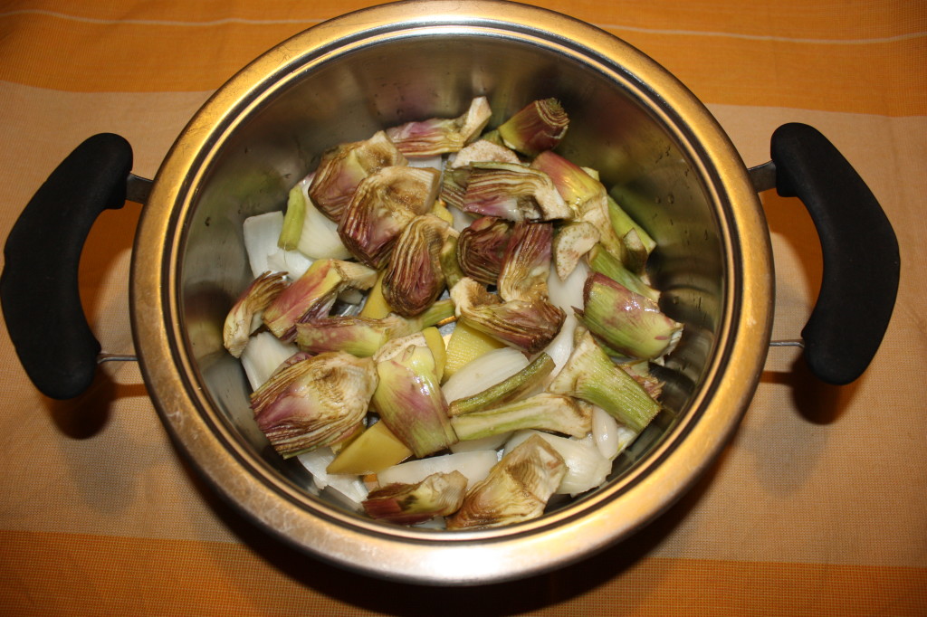 vellutata di carciofi - mettere tutto in pentola