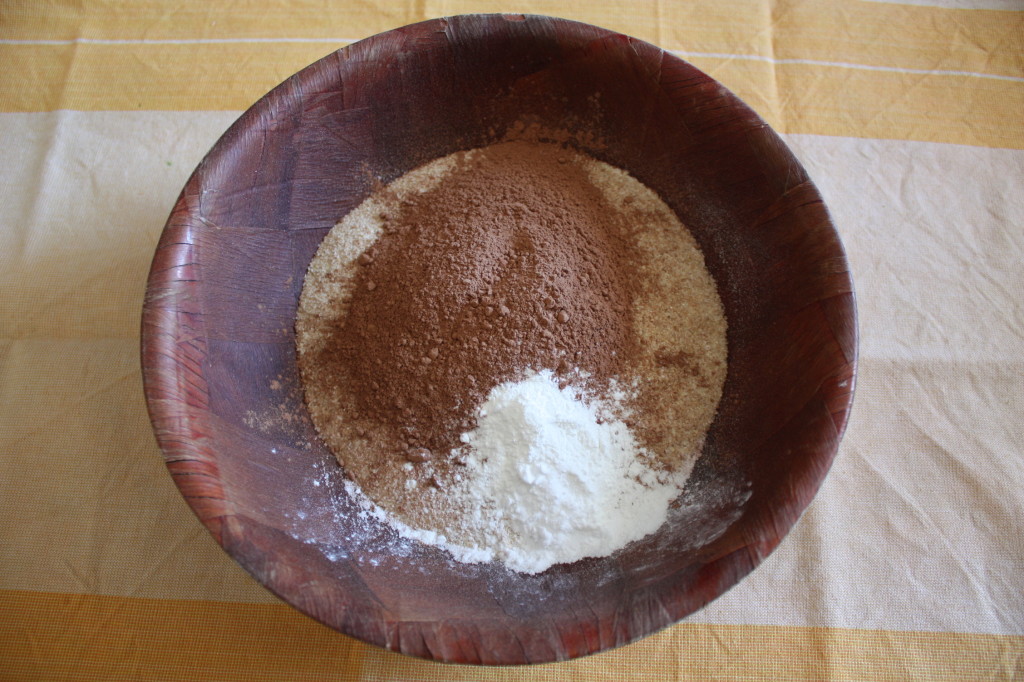 torta vegan al cioccolato e pere - preparare la farina