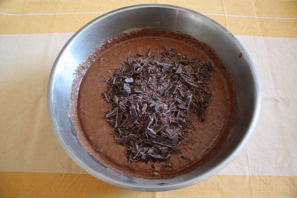 torta vegan al cioccolato e pere - aggiungere cioccolato a scaglie
