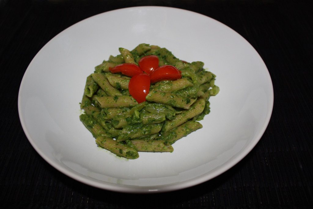 penne al pesto di rucola e avocado - piatto pronto
