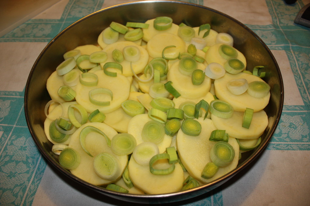 Gratin di patate - stendiamo le patate