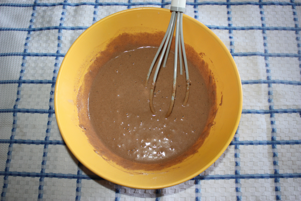 Plumcake al cioccolato e frutti di bosco - unire tutti gli ingredienti