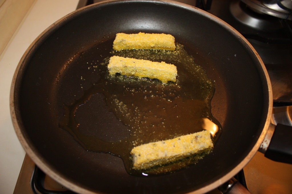 bastoncini di tofu croccanti - dorare i bastoncini