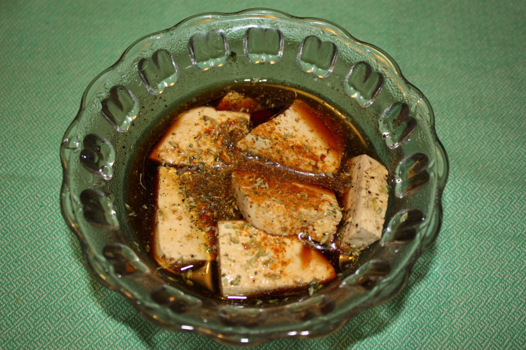 barchette di indivia con crema di arachidi e anacardi - marinare il tofu