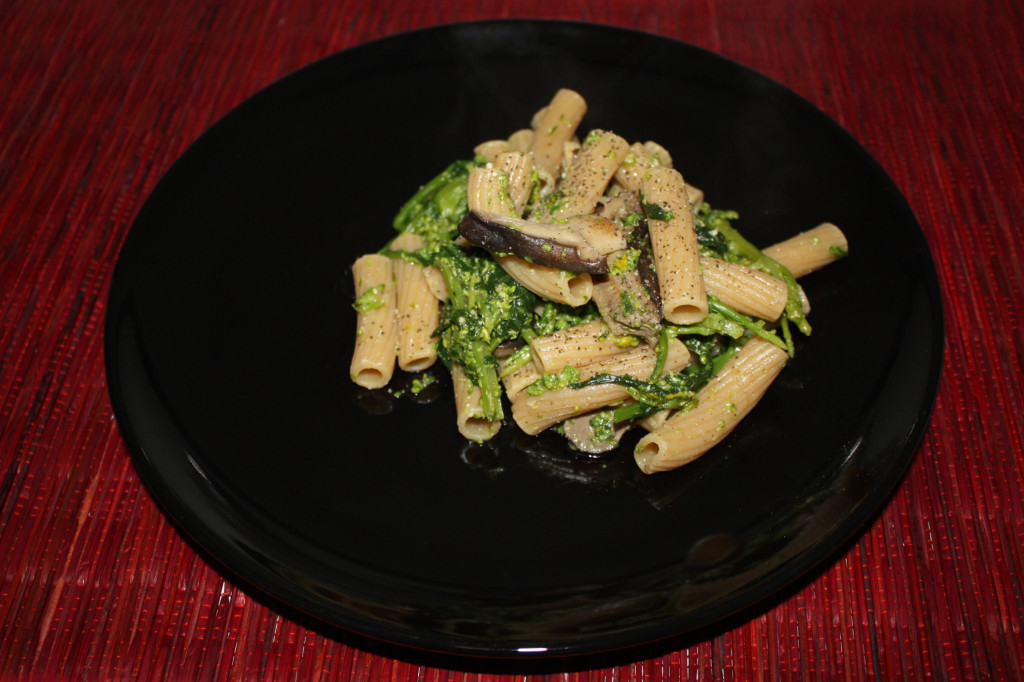 sedani con cime di rapa e funghi - piatto pronto