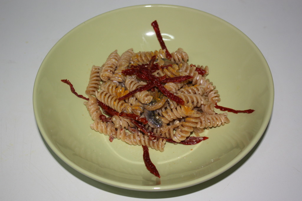 fusilli con funghi e pomodori secchi - piatto pronto