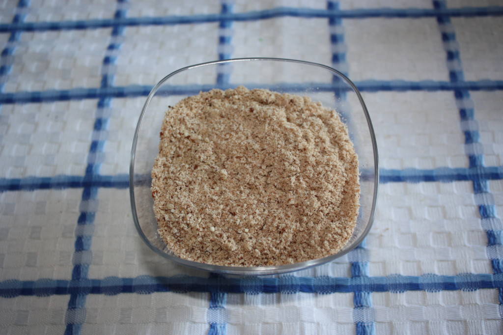 palline dolci di cous cous - frullare le mandorle