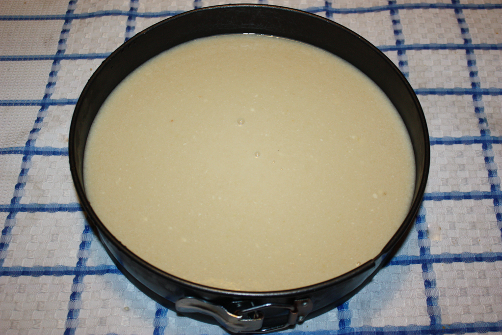 cheesecake di tofu alle pere - versare nella teglia