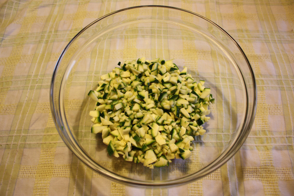 burger vegan di lenticchie - tagliare le zucchine