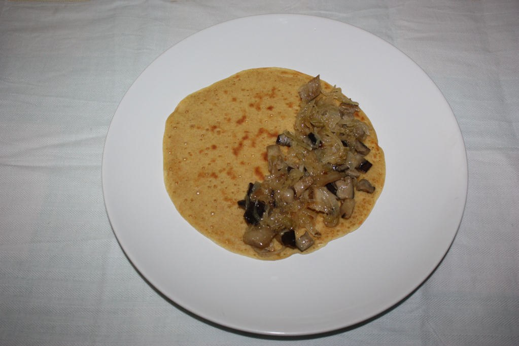 Crespelle ai funghi - riempire la crepes