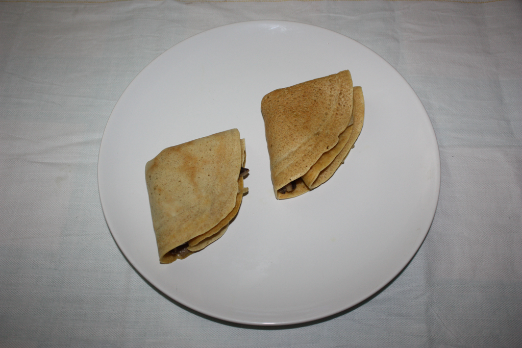 Crespelle ai funghi - piegare la crepes