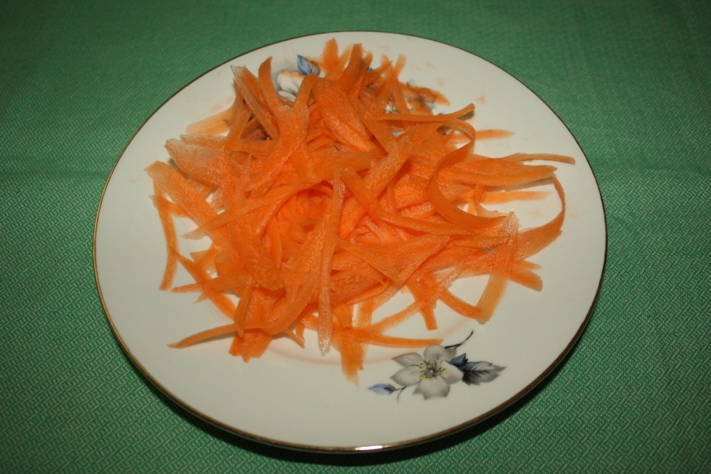 insalata di orzo - tagliare le carote