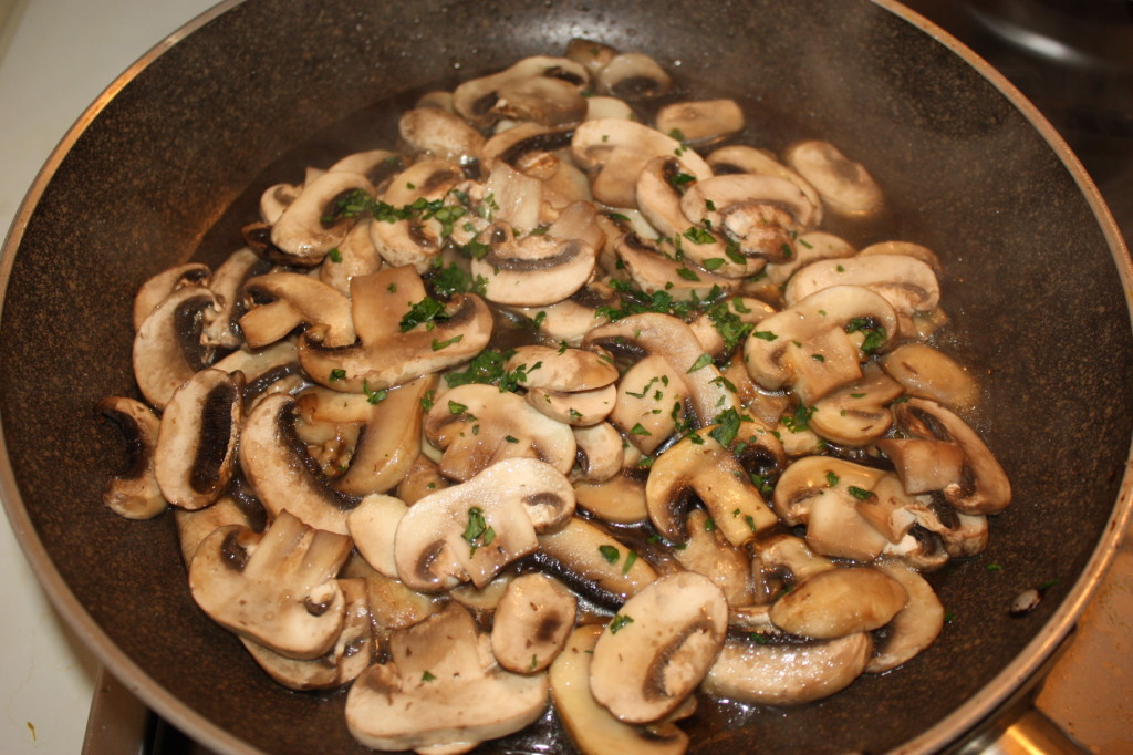 funghi trifolati - sfumare col vino
