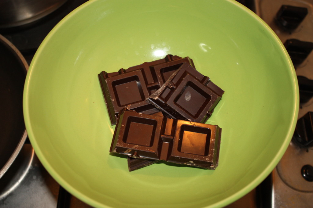 cheescake vegan al cioccolato - fondere il cioccolato