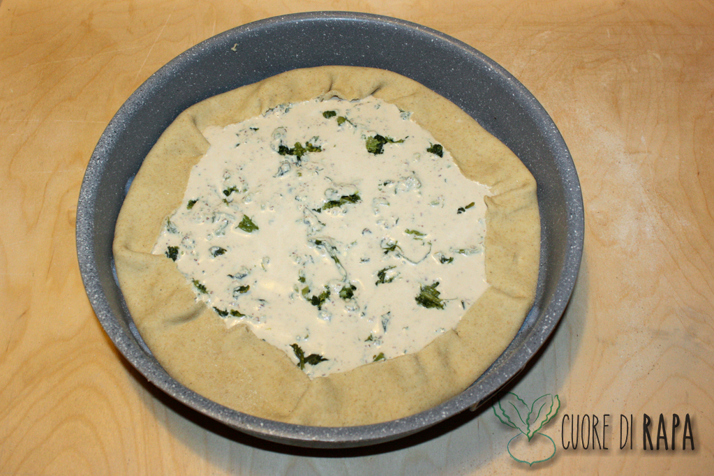 torta salata alle cime di rapa - chiudere la torta salata