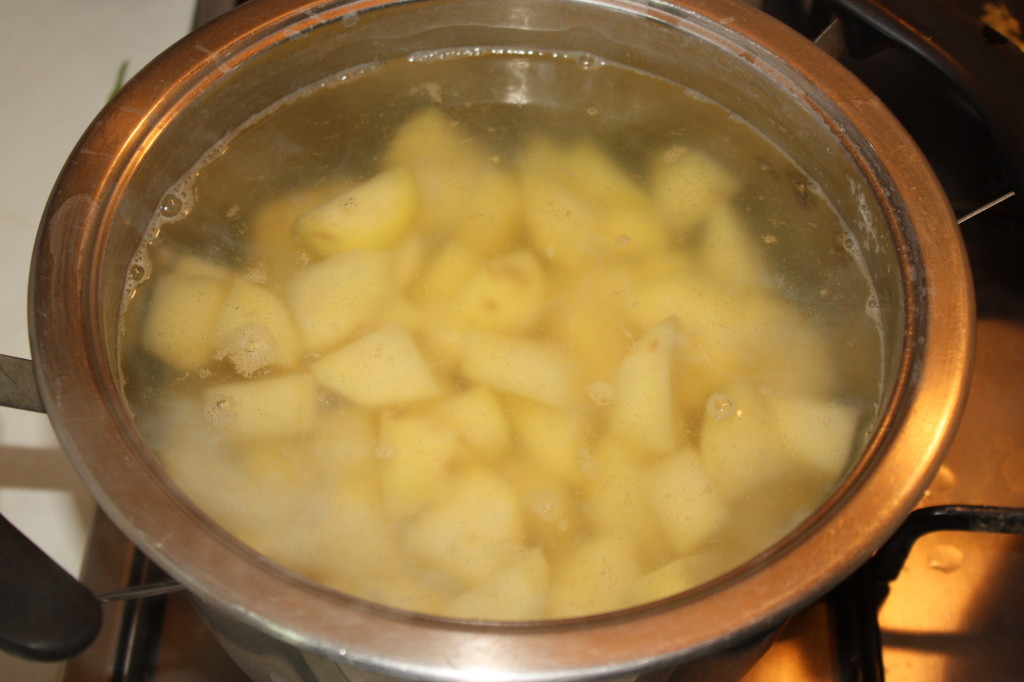patate con salsa allo yogurt - lessare le patate
