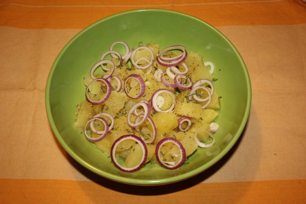 patate con salsa allo yogurt - unire tutti gli ingredienti