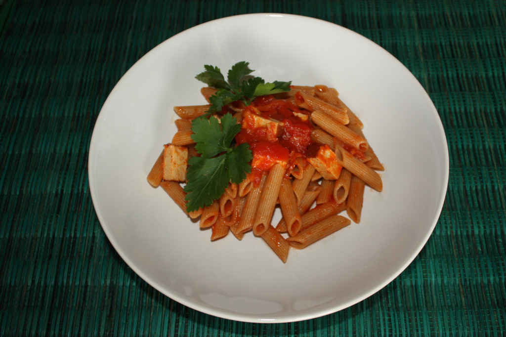 penne al pomodoro e tofu affumicato - piatto pronto