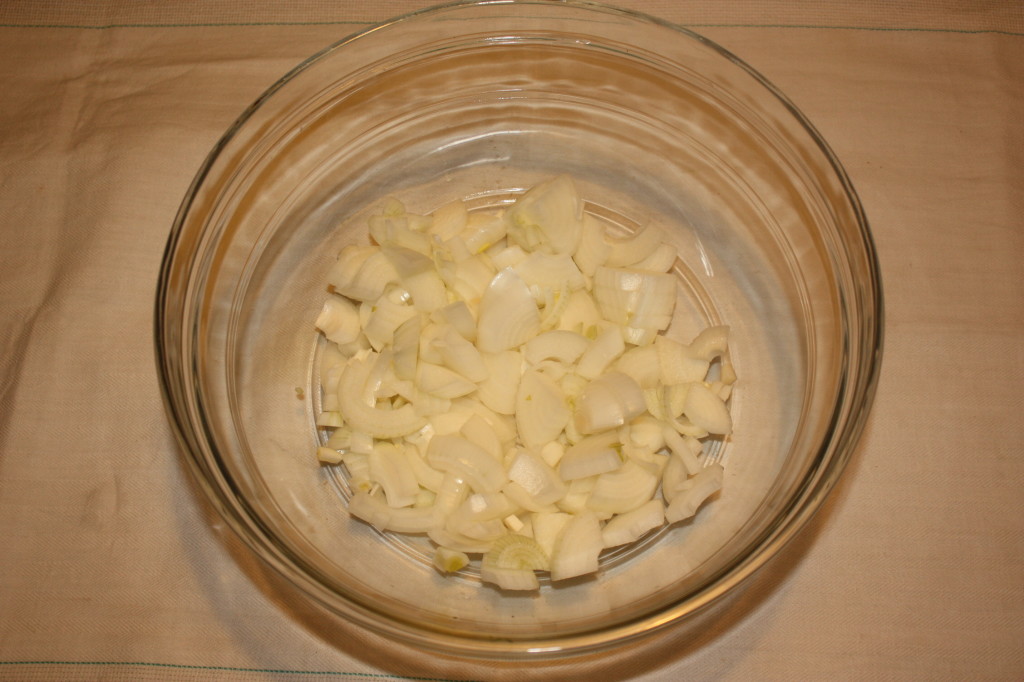 crostata di verdure - tagliare le cipolle