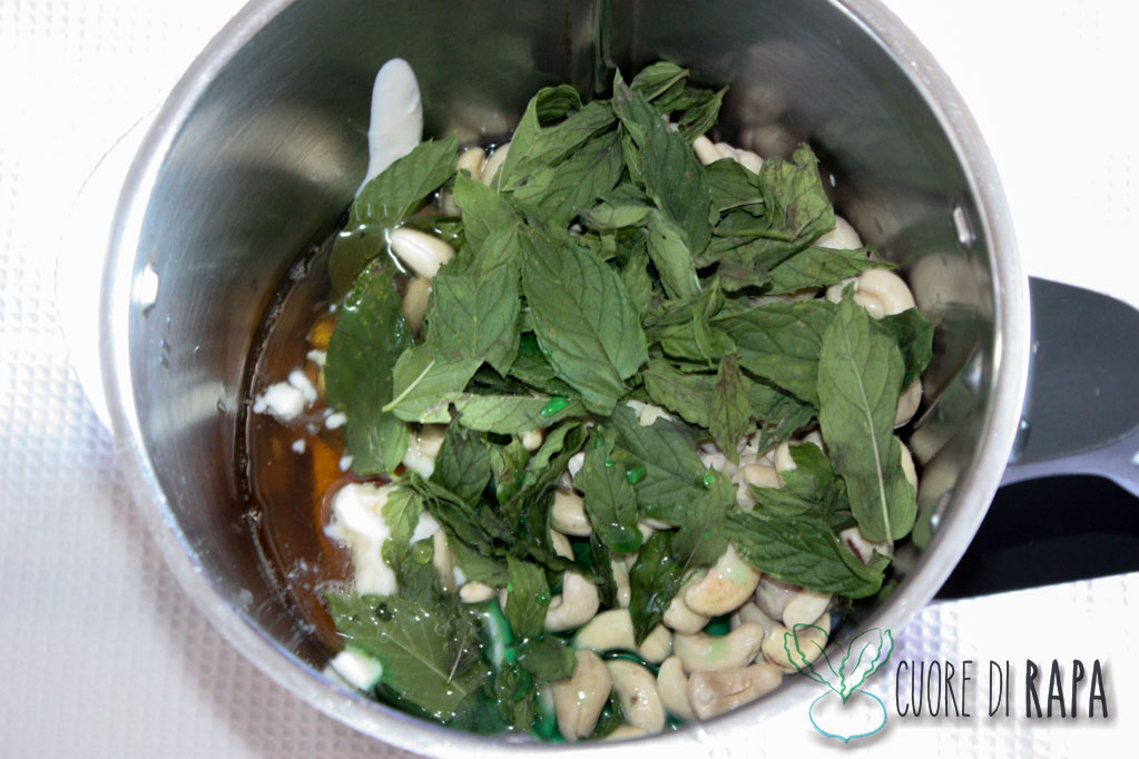 cheesecake alla menta e cioccolato - frullare ingredienti