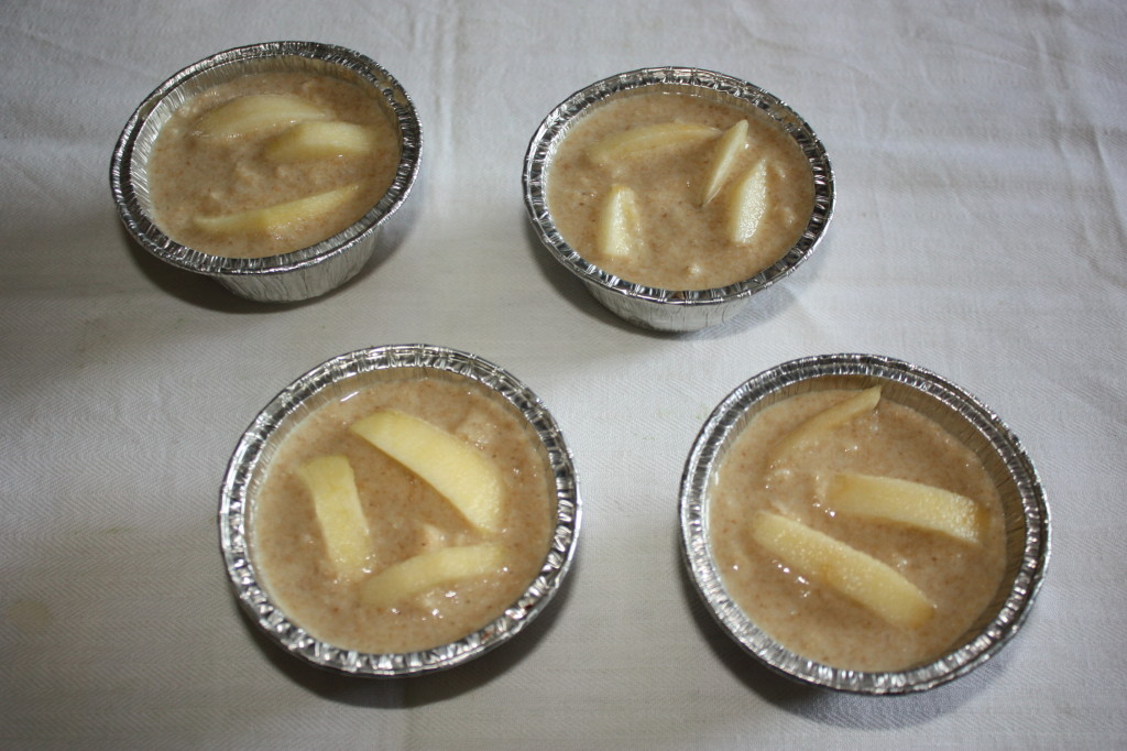 tortini di mela - impasto nelle formine