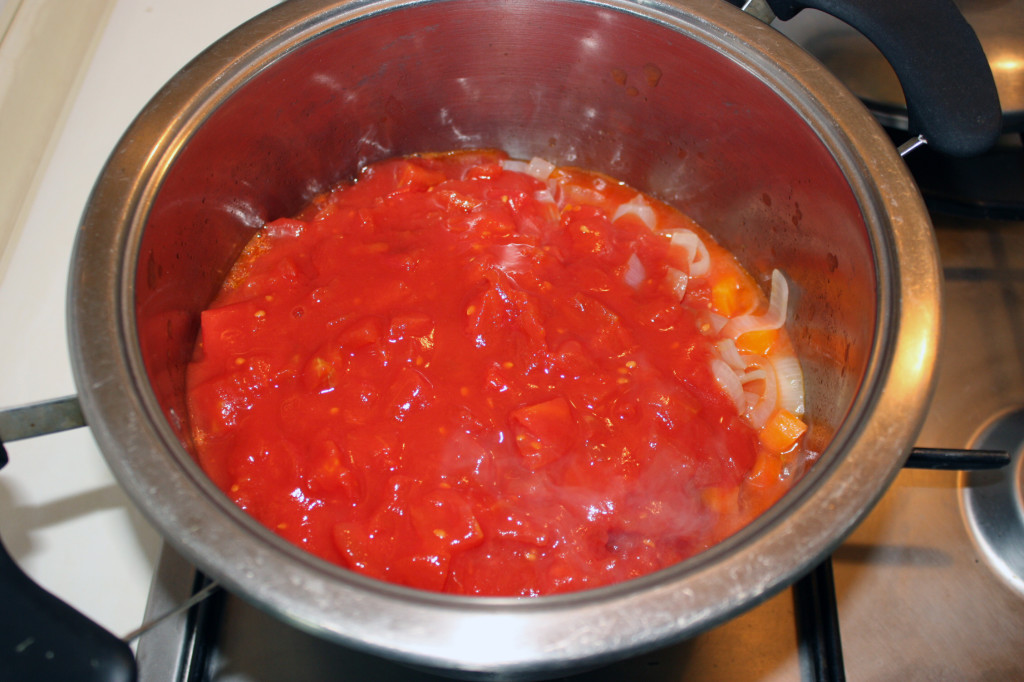 chili vegan - aggiungere polpa di pomodoro